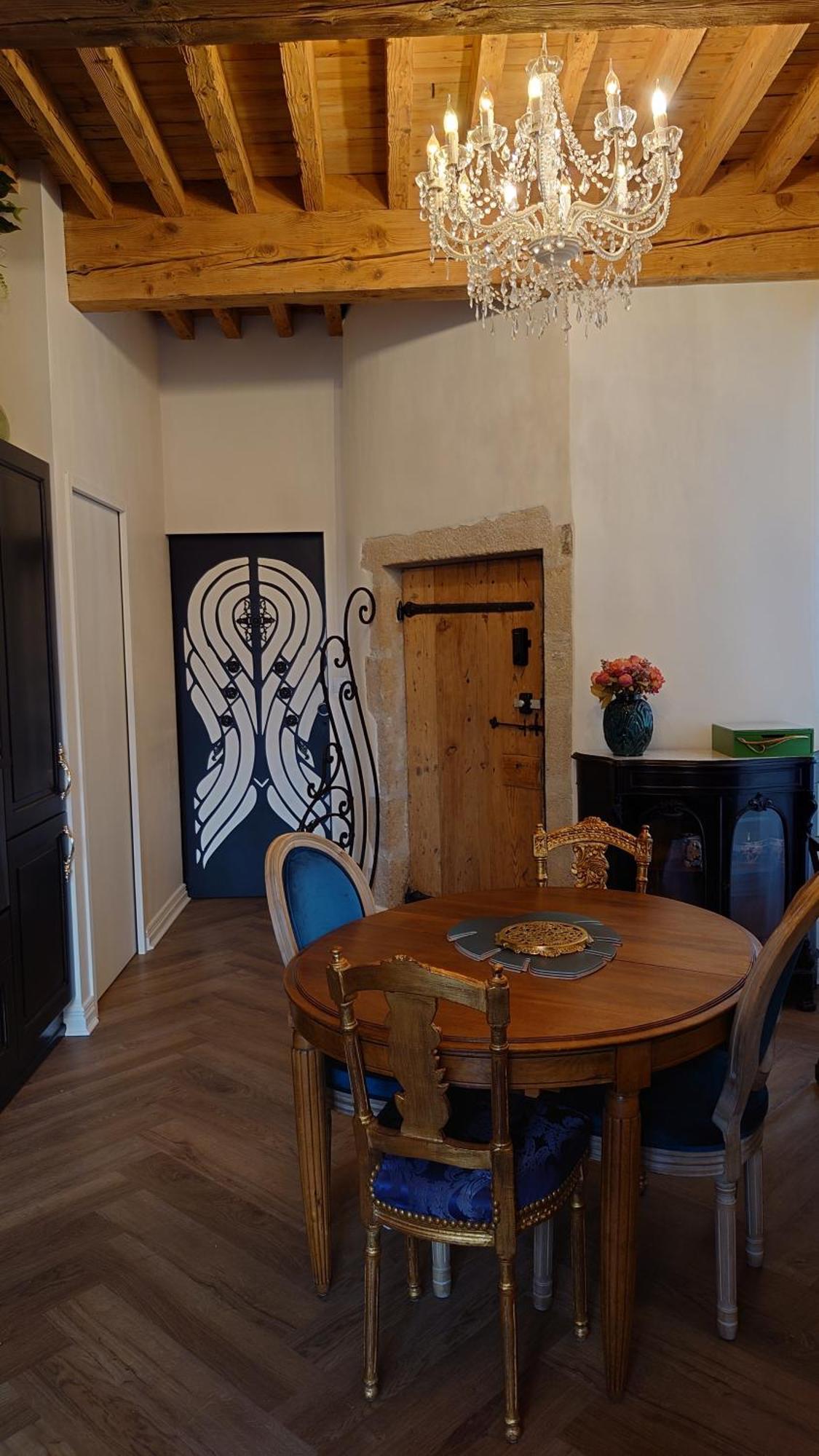 Apartment Meuble De Caractere